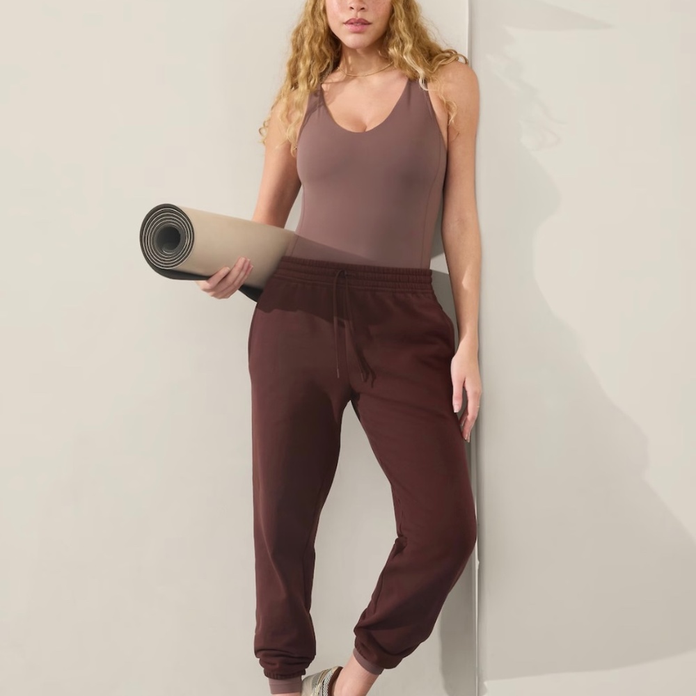 NWT Athleta Easy Fleece Mid Rise Jogger Garnet Size S